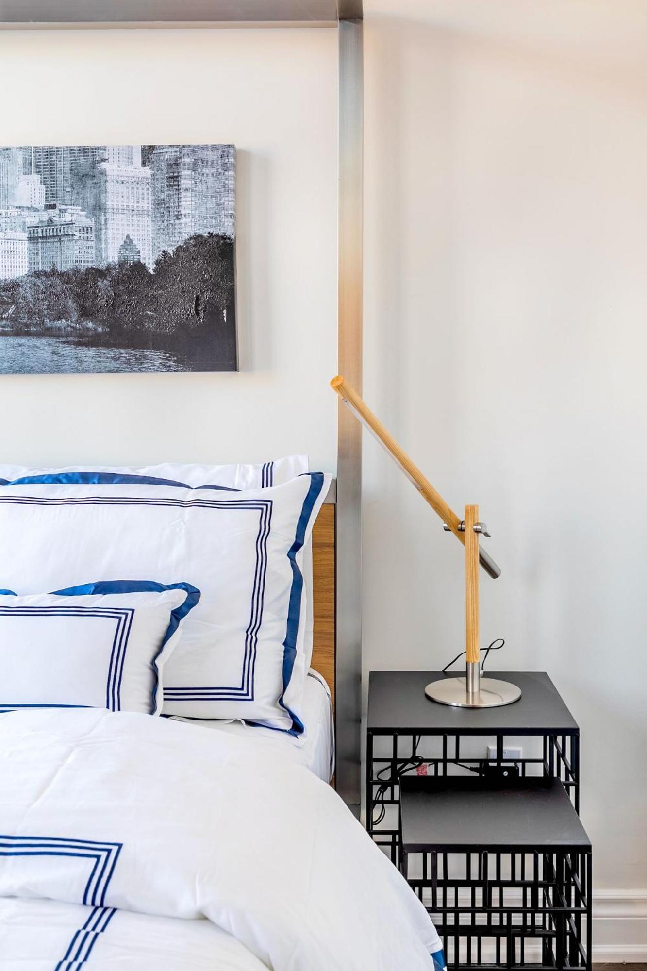 Modern Pet-Friendly Chinatown Apartment Торонто Екстер'єр фото