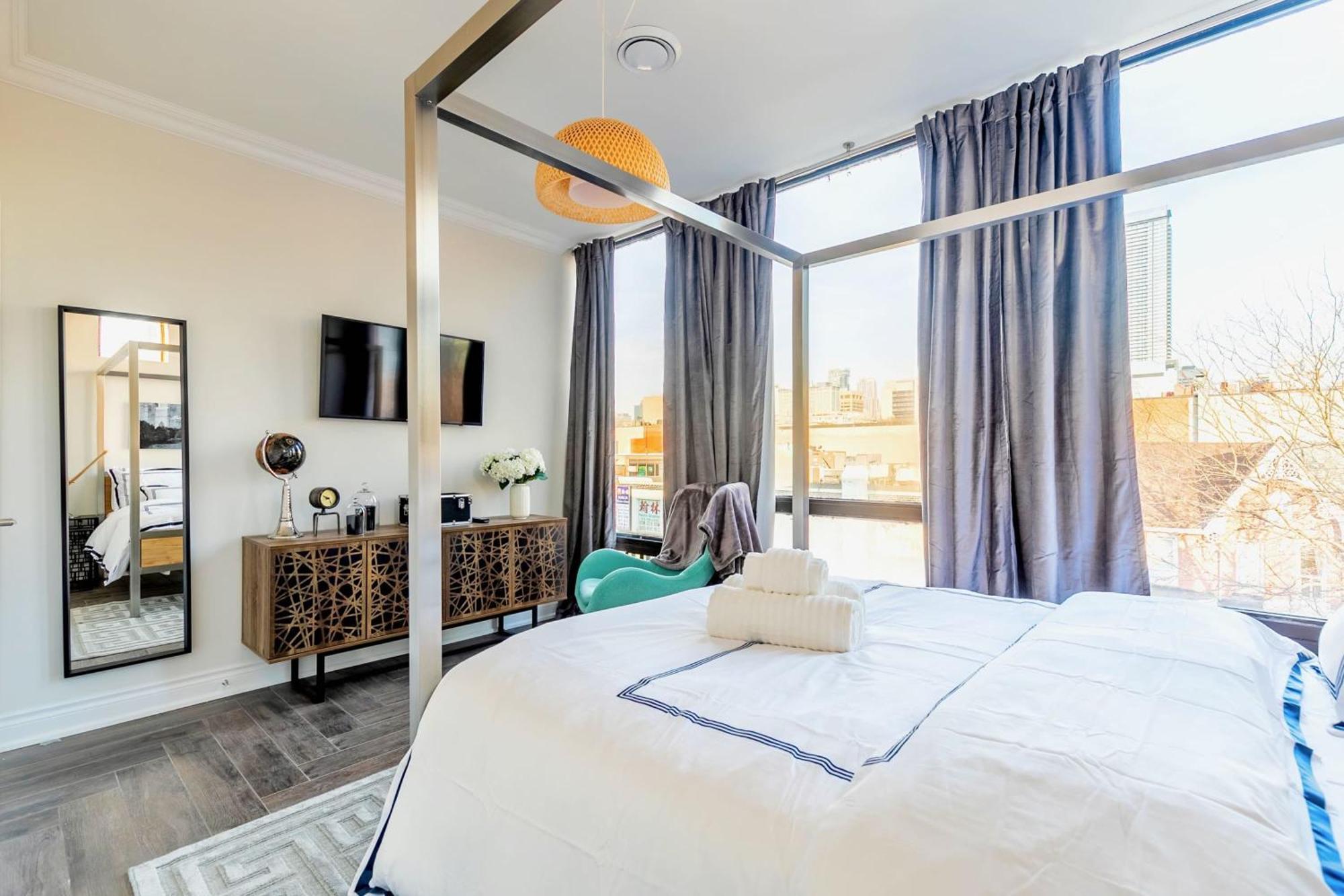 Modern Pet-Friendly Chinatown Apartment Торонто Екстер'єр фото