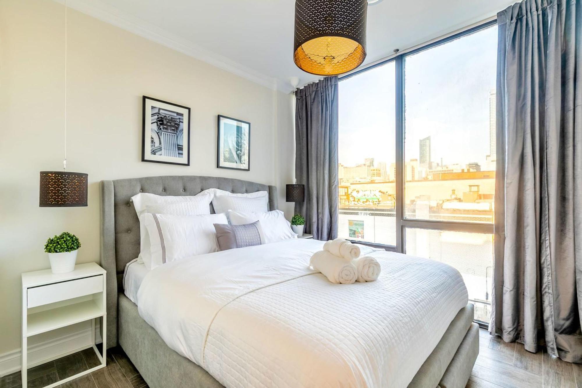 Modern Pet-Friendly Chinatown Apartment Торонто Екстер'єр фото