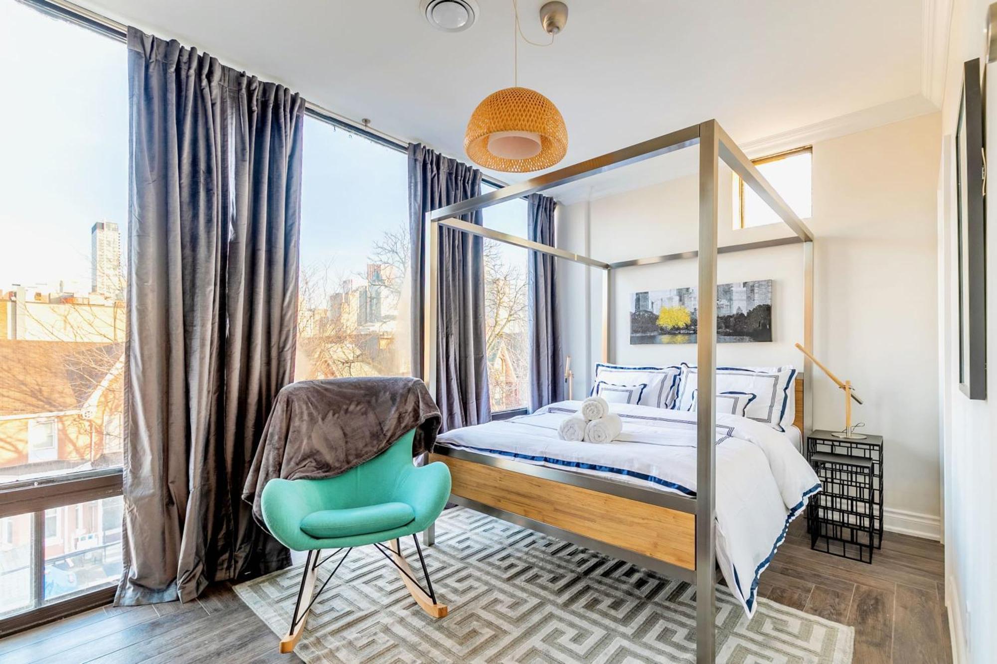 Modern Pet-Friendly Chinatown Apartment Торонто Екстер'єр фото